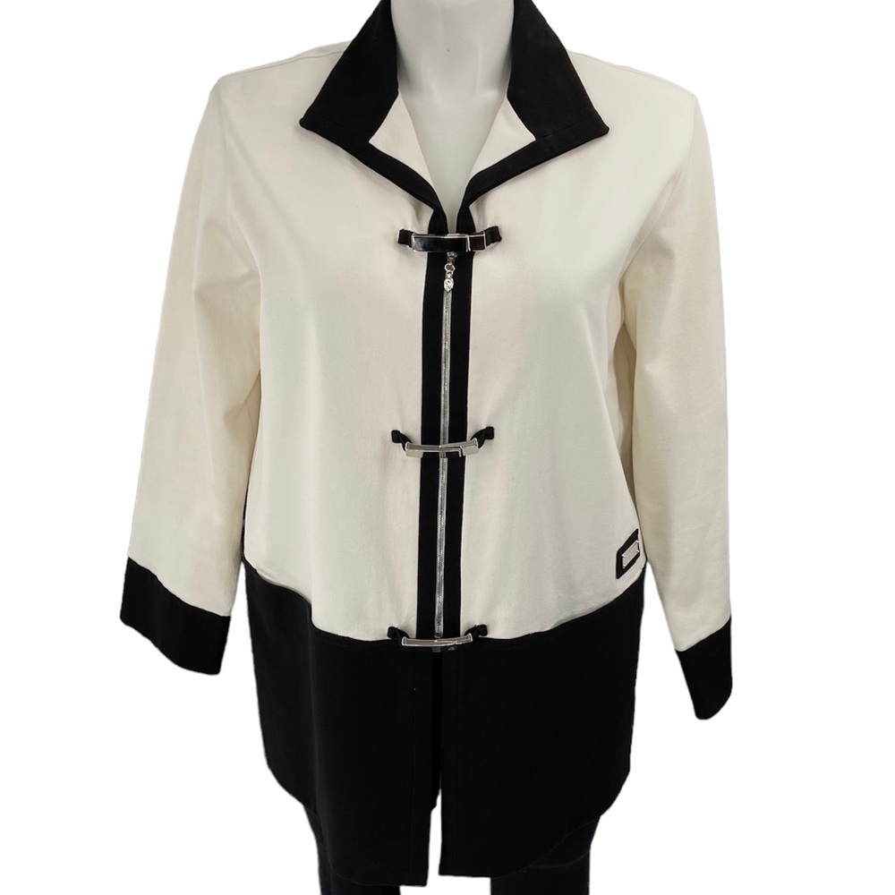 St. John Jacket white & black size Large zip up with pockets. Condition issues